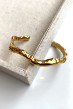 Load image into Gallery viewer, Curvy Cuff