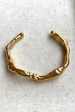 Load image into Gallery viewer, Curvy Cuff