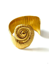 Load image into Gallery viewer, Snail Cuff

