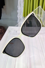 Load image into Gallery viewer, MONROE SUNGLASSES (CREAM)
