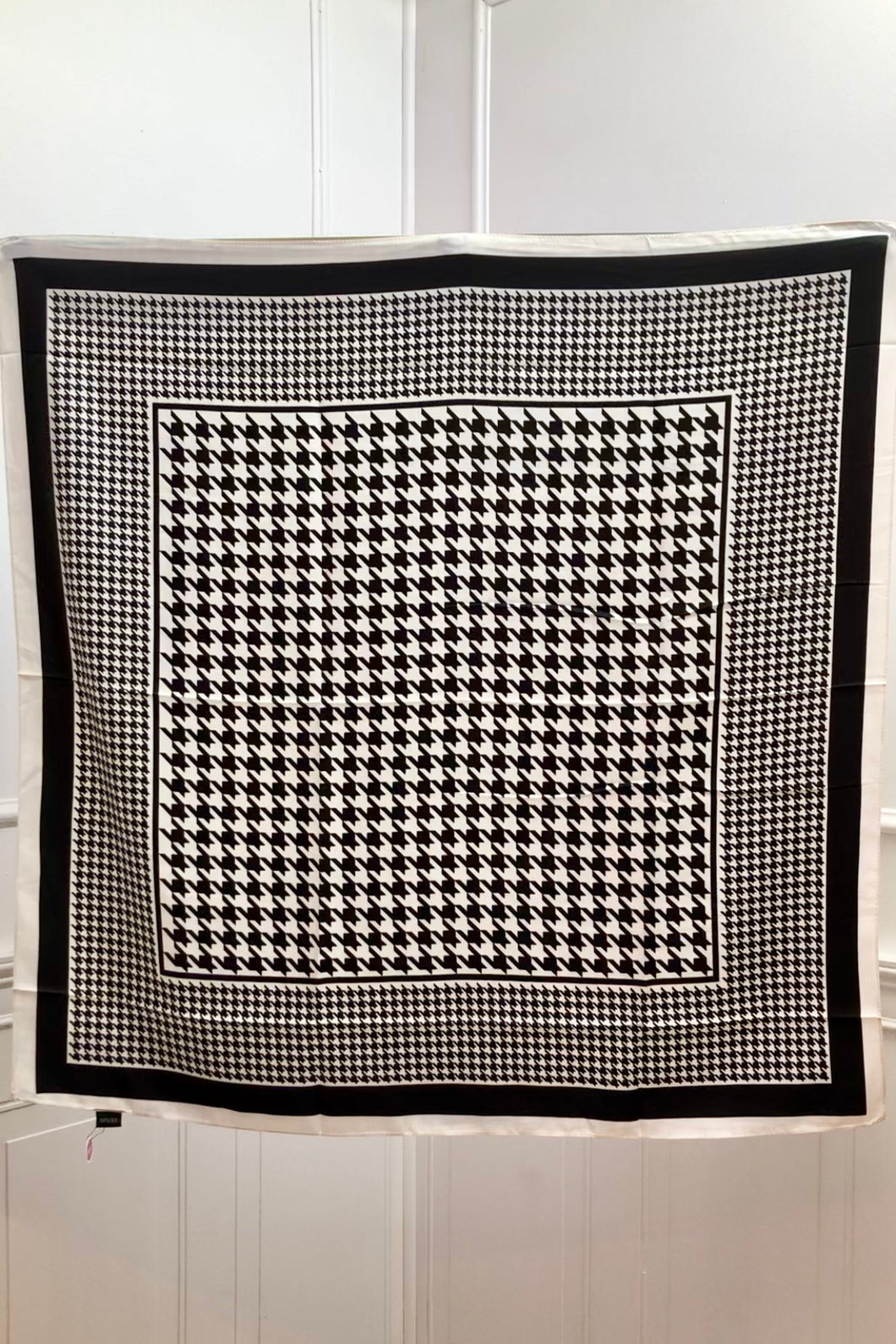 SATIN HOUNDSTOOTH SCARF